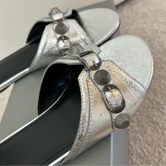 Balenciaga La Cagole Silver Flats - Picture 7 of 9